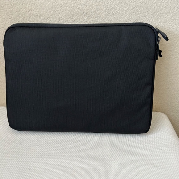 Laptop Tablet Sleeve - Black Nylon - Zipper Closure -Padded - 13.5” x 10” x 1” - Picture 6 of 8